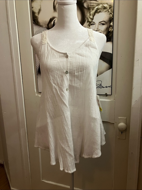 freebird Tops - freebird White Lace-Trim Button-Front Camisole